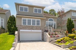 Immaculate Alton Model with Luxury Upgrades amp ; Resort Style Amenities Nestled within an exclusive 24 7 gated community, this meticulously maintained Alton Model offers an exceptional blend of luxury, ...
