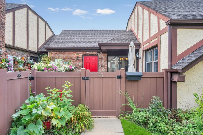 Gate featuring a fenced front yard