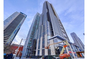 Enjoy the prestigious address in yorkville 11YV !