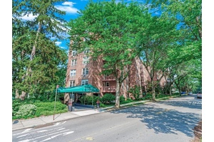 Motivated Seller. If you're looking for a 2 bedroom co op in Douglaston, this is one you won't want to miss.