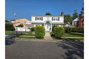 Magnificent Colonial Home in the Heart of New Hyde Park.