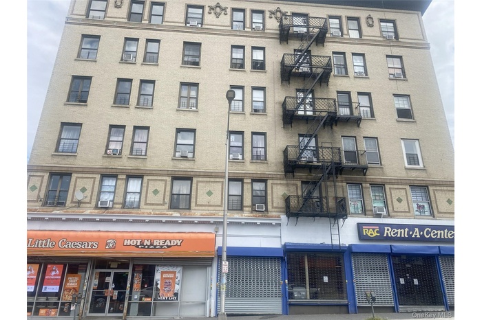 View of apartment building / complex