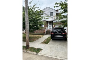 1st FL EIK DR, Large living room, 3 bedrooms, 1 full Bath.