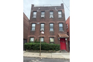 For Sale 822 E 219th St, Bronx, NY 10467 Excellent investment opportunity in the Bronx !