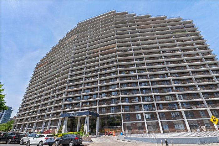 View of apartment building / complex
