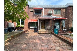 Welcome to this 2 bedroom townhouse featuring a full finished basement with a separate entrance perfect for additional living space or a home office.