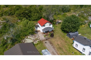 Three bedroom one bathroom home in the town of Britt, district Parry Sound.