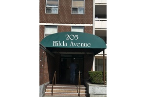 Fantastic Opportunity ! Spacious and bright 3 bedroom, 2 washroom corner unit offering 1, 087 sq.