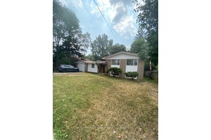 Open concept 3 level side split located in the heart of Brampton.