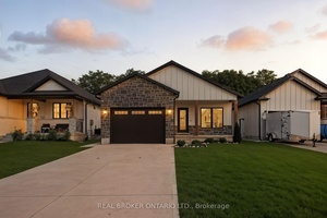 Welcome Home to 7 MacNeil Court !