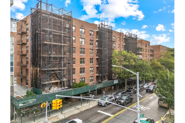 View of apartment building / complex