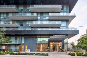 Welcome to this freshly painted luxury suite at Minto 30 Roe, perfectly situated at Yonge amp ; Eglinton.