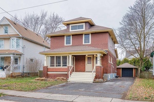 FULLY VACANT LEGAL DUPLEX !