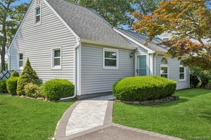 Charming Cape Style Home in the Heart of Yaphank !