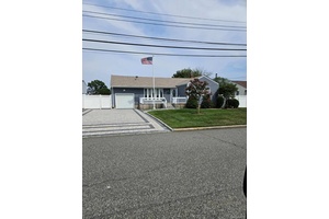 3 Bedroom, 1 Bath Ranch. Newer SS Appliances, brick indoor gas grill, eat in kitchen and full dining room, wood burning stove in living room.