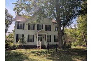 This Quintessential Country Estate Dream Home Does Really Exist.
