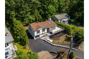Welcome to your lakeside retreat !