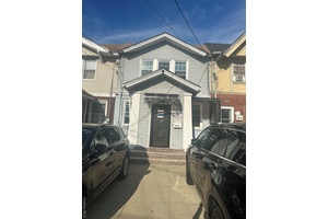 This beautifully updated and spacious home features stunning hardwood floors, generously sized bedrooms, and brand new, modern appliances it s move in ready !
