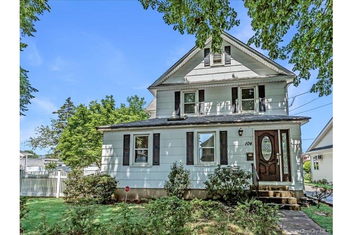 View of front of property with entry steps