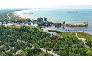 Welcome to 269 Ogimah Rd, a well kept 3 bedroom cottage offering one of the best locations on Chief's Point.