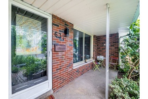 Welcome to 637 Artreva Crescent in the highly sought after Longmoor neighbourhood in South Burlington.