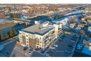 Welcome to this beautiful 2 bedroom, 2 bathroom condo in the heart of Hamilton Mountain !