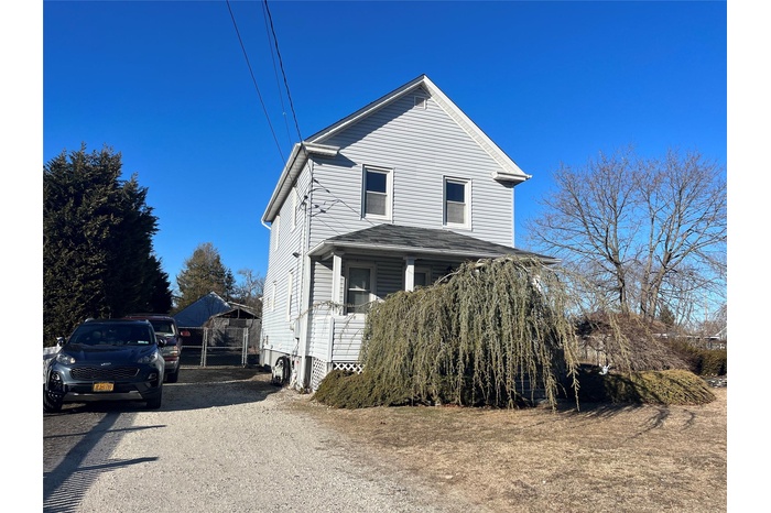 View of front of house featuring driveway