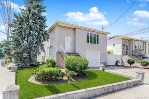 Welcome to Barlow Avenue Your Perfect Eltingville Retreat Discover the charm of this raised ranch, ideally located in the heart of Eltingville just steps from popular shops, restaurants, and convenient ...