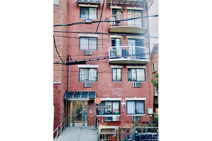 View of apartment building / complex