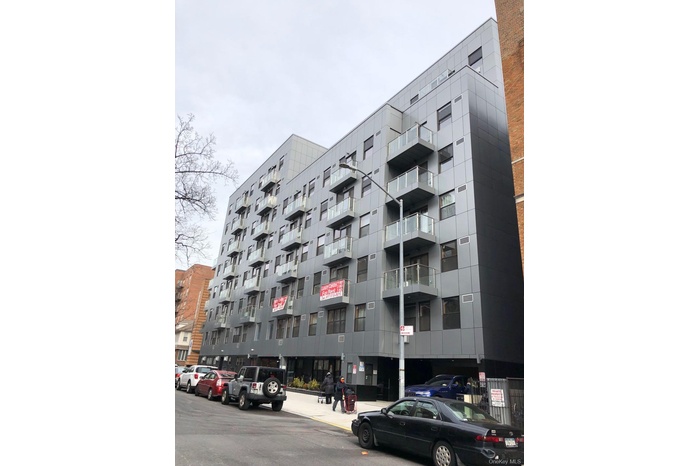 View of apartment building / complex