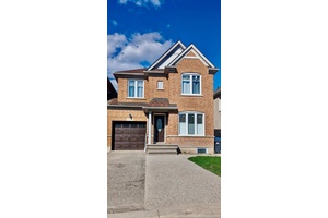 Bright and spacious upper level of link detached home with 4 bed 2.