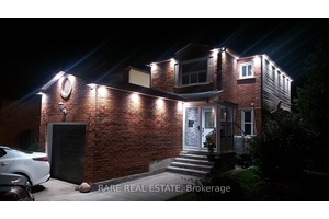 Stunning 3 Bedroom Beautiful House In A Corner Large Lot.