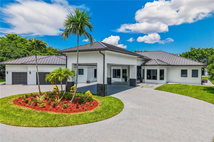 Spectacular property! Completely renovated!Main residence layout offers 6 bedrooms and 6.5 bathrooms across approximately 5,000 sq.ft. under A/C.Total