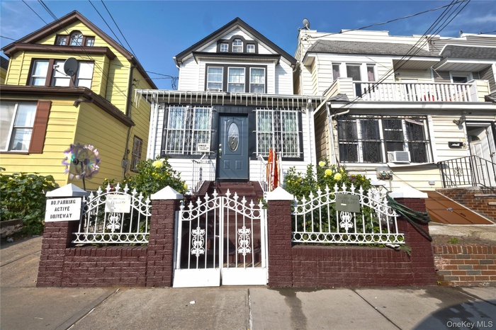 Victorian home featuring a gate and a fenced front yard