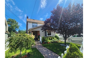 Pride of Ownership in the Incorporated Village of Lynbrook !