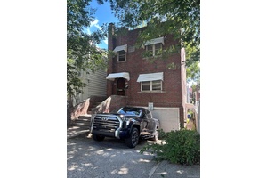 Fully Renovated 3 Bedroom Duplex Finished Basement Apartment This beautifully renovated property offers exceptional value with a spacious 3 bedroom duplex featuring 2.