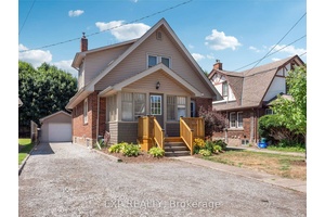 CURB APPEAL, CHARACTER, AND CONVENIENCE !