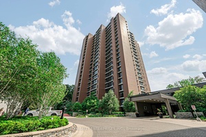 Opportunity knocks in the heart of Lakeview !