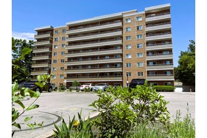 Priced for fast sale Beautiful affordable 2 Bedroom Condo turn key condition !
