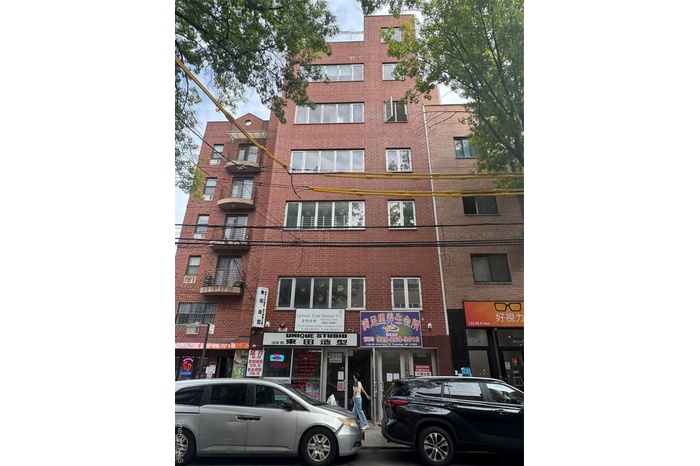 View of apartment building / complex
