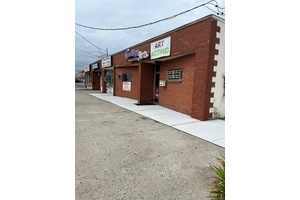 4 Store Front Separate electric meter, water meter, heating system, hot water