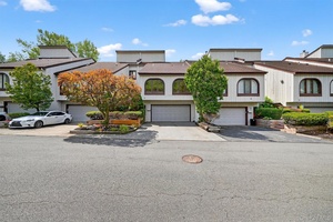 Welcome to Ramapo Cirque Suffern's Premier Gated Community !