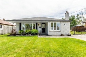 Charming 3 Level Backsplit Perfect Family Home in a Quiet, Convenient Location !