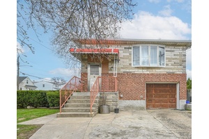 Beautiful Hi Ranch in Highly Desirable Valley Stream !
