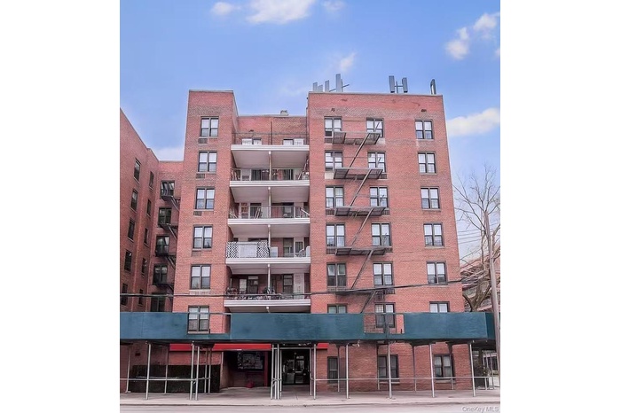 View of apartment building / complex