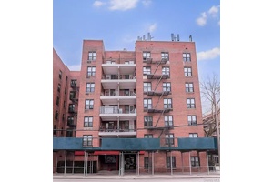 Spacious 2 Bedroom, 1 Bath Co op in the heart of Flushing !