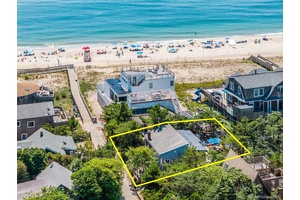 Bright amp ; Airy Beach Retreat with Ocean Views 3rd house from the beach, this 3 bedroom, 1.