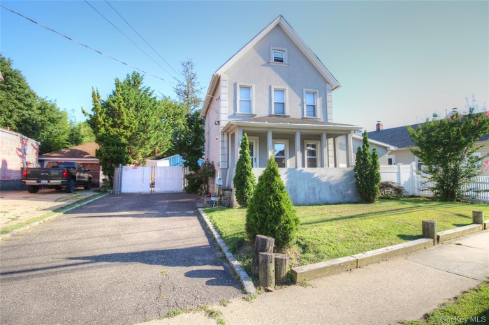 View of front of home featuring a porch and stucco siding