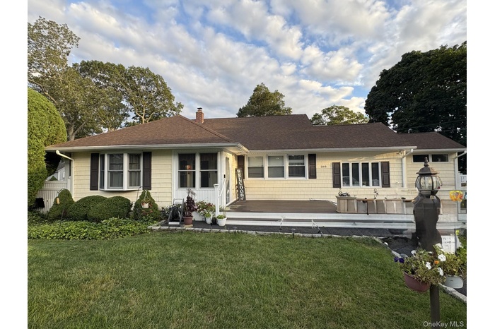 View of front of home featuring a front deck