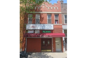 Please give 24 hour notice to seller agent prior to scheduling viewing.